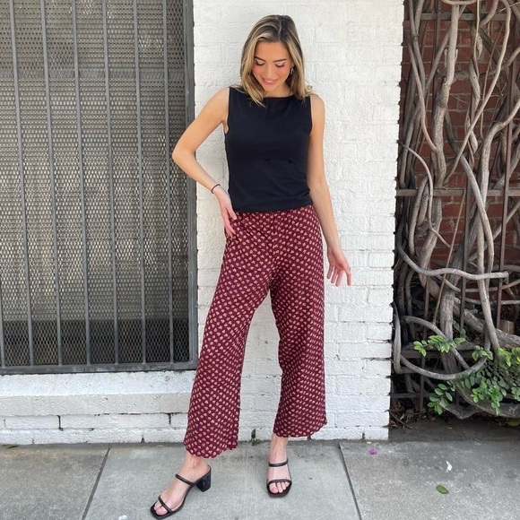 Free People Pants - Bohemian Maroon floral print high-waisted wide-leg capri pants sz s / no tag